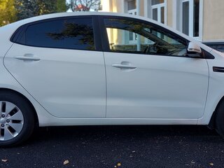 2012 Kia Rio 5-speed III, белый, 915000 рублей, вид 4