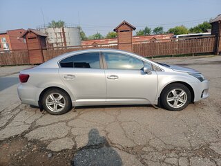 2011 Toyota Avensis III Рестайлинг, серебристый, 1250000 рублей, вид 2