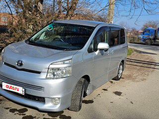 2008 Toyota Voxy II (R70), серебристый, 1180000 рублей, вид 1