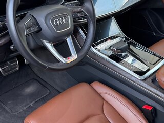 2018 Audi Q8 55 TFSI I (4M), красный, 5950000 рублей, вид 5