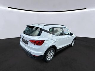 2023 SEAT Arona I Рестайлинг, белый, 1542000 рублей, вид 2