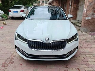 2023 Skoda Superb III Рестайлинг, белый, 1630000 рублей, вид 2