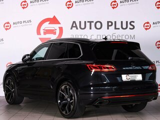 2019 Volkswagen Touareg III, чёрный, 4129000 рублей, вид 2
