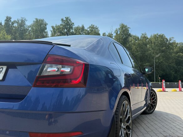 2019 Skoda Octavia III (A7) Рестайлинг, синий, 1800000 рублей - вид 7