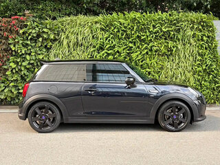 2023 Mini Hatch Cooper III (F55/F56) Рестайлинг 2, синий, 2340275 рублей, вид 5