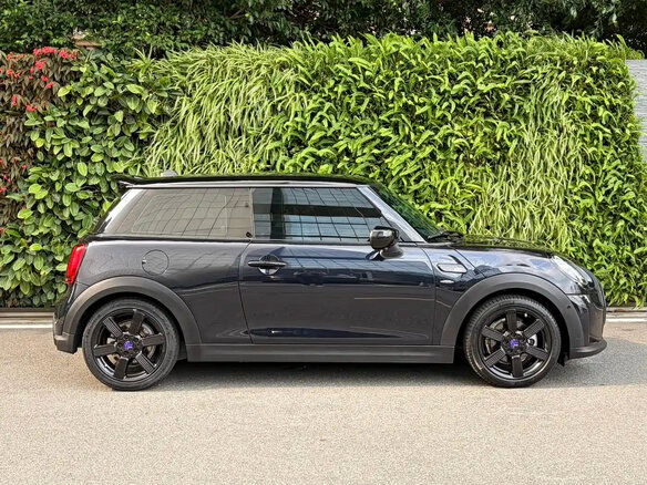 2023 Mini Hatch Cooper III (F55/F56) Рестайлинг 2, синий, 2340275 рублей - вид 4
