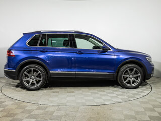 2018 Volkswagen Tiguan II, синий, 2649700 рублей, вид 4
