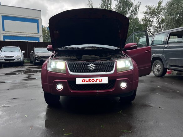2011 Suzuki Grand Vitara II Рестайлинг, красный - вид 1