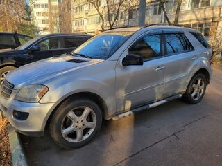 2006 Mercedes-Benz M-Класс 320 II (W164), серебристый, 1150000 рублей, вид 4