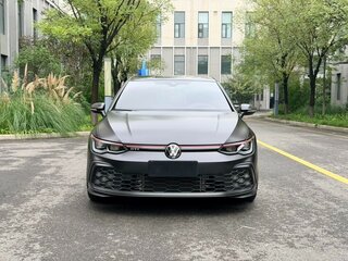 2023 Volkswagen Golf GTI VIII, серый, 4677700 рублей, вид 2
