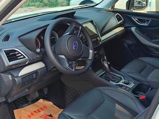2023 Subaru Forester V Рестайлинг, белый, 2820000 рублей, вид 4