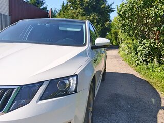2020 Skoda Octavia III (A7) Рестайлинг, белый, 1800000 рублей, вид 4
