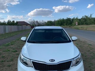 2017 Kia Rio III Рестайлинг, белый, 750000 рублей, вид 2