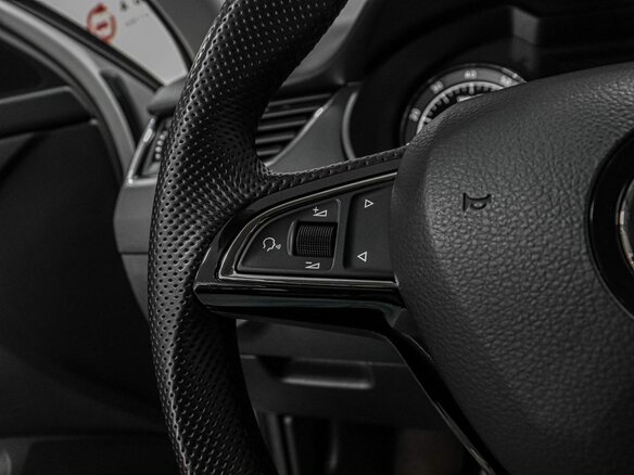 2018 Skoda Octavia III (A7) Рестайлинг, белый, 2349000 рублей - вид 17