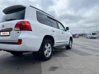 2012 Toyota Land Cruiser 200 Series Рестайлинг 1, белый, 3670000 рублей, вид 4