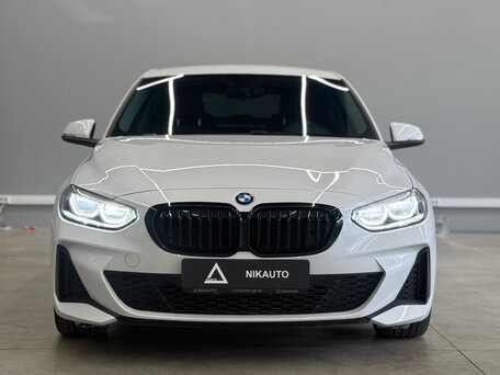 2022 BMW 1 серии 120i III (F52) Рестайлинг, белый, 2430000 рублей, вид 2