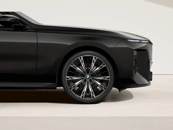 2026 BMW 7 серии 740 xDrive VII (G70) Рестайлинг, чёрный, 23160000 рублей - вид 10