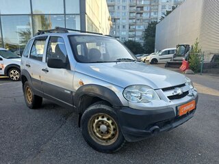 2010 Chevrolet Niva I Рестайлинг, серебристый, 249000 рублей, вид 2