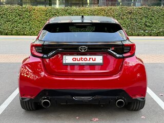 2024 Toyota Yaris IV, красный, 7500000 рублей, вид 4