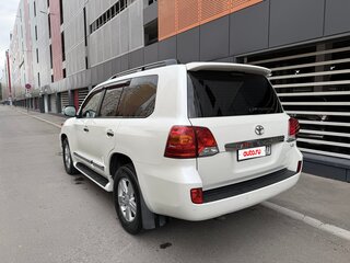 2012 Toyota Land Cruiser 200 Series Рестайлинг 1, белый, 4000000 рублей, вид 4