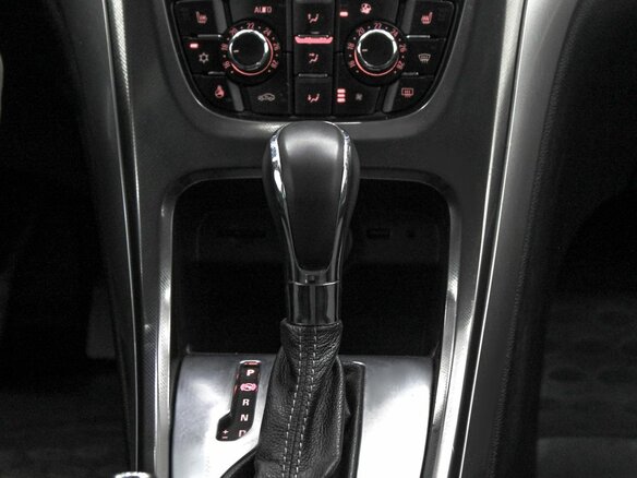 2012 Opel Astra J, красный - вид 18