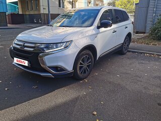 2015 Mitsubishi Outlander III Рестайлинг 2, белый, 1350000 рублей, вид 5