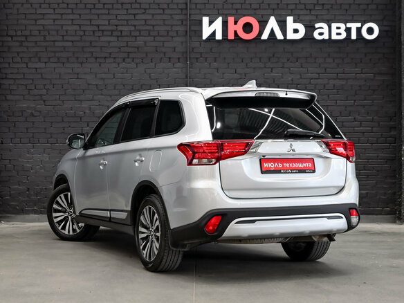 2019 Mitsubishi Outlander III Рестайлинг 3, серебристый, 2050000 рублей - вид 7
