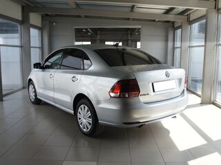 2017 Volkswagen Polo V Рестайлинг, серый, 968000 рублей, вид 4