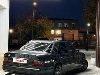 1994 Mercedes-Benz E-Класс 280 5-speed I (W124), чёрный, 348000 рублей, вид 2