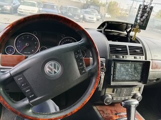 2005 Volkswagen Touareg I, чёрный, 700000 рублей, вид 4