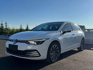 2023 Volkswagen Golf VIII, белый, 1891000 рублей, вид 3