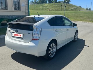 2010 Toyota Prius III (XW30), белый, 1260000 рублей, вид 4