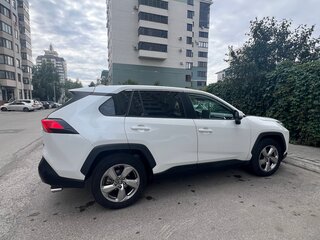 2022 Toyota RAV4 V (XA50), белый, 3650000 рублей, вид 3