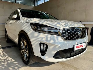 2019 Kia Sorento III Prime Рестайлинг, белый, 3650000 рублей, вид 2