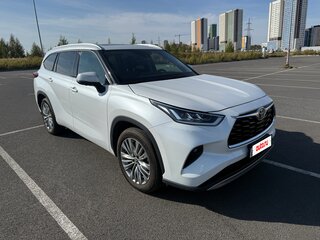 2025 Toyota Highlander IV (XU70), белый, 5450000 рублей, вид 3