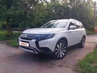 2014 Mitsubishi Outlander III, белый, 1850000 рублей, вид 1