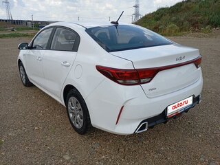 2021 Kia Rio IV Рестайлинг, белый, 1568000 рублей, вид 4