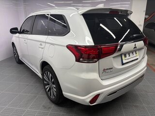 2022 Mitsubishi Outlander III Рестайлинг 3, белый, 1620000 рублей, вид 4