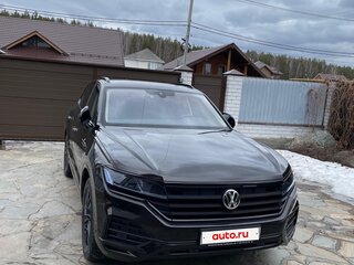 2019 Volkswagen Touareg III, коричневый, 3900000 рублей, вид 1