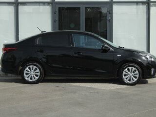2020 Kia Rio IV, чёрный, 1740000 рублей, вид 4