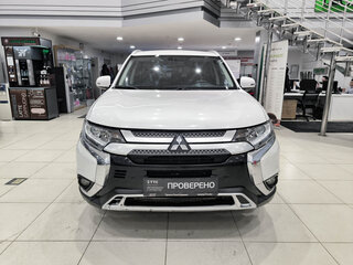 2020 Mitsubishi Outlander III Рестайлинг 3, белый, 1850000 рублей, вид 2