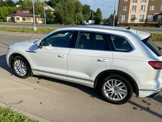 2018 Volkswagen Touareg III, белый, 3550000 рублей, вид 3