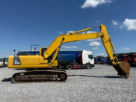 2019 Komatsu PC220-8, жёлтый, 8300000 рублей, вид 1