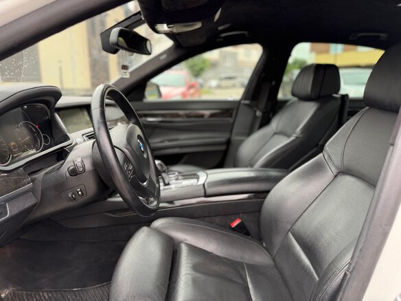 2013 BMW 7 серии 740d xDrive V (F01/F02/F04) Рестайлинг, белый, 2088000 рублей - вид 17
