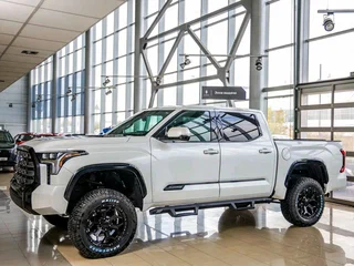 2023 Toyota Tundra CrewMax III, белый, 7778000 рублей, вид 2
