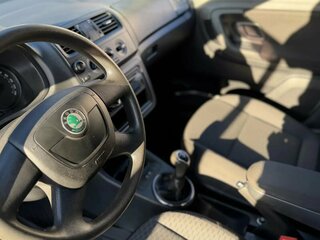 2012 Skoda Fabia II Рестайлинг, серебристый, 650000 рублей, вид 4