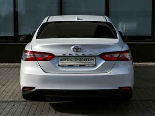 2018 Toyota Camry VIII (XV70), белый, 2325000 рублей, вид 4