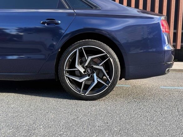2013 Audi A8 Long III (D4), синий, 2300000 рублей - вид 15