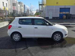 2012 Skoda Fabia II Рестайлинг, белый, 750000 рублей, вид 3