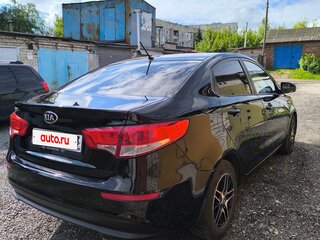 2015 Kia Rio III Рестайлинг, чёрный, 950000 рублей, вид 4